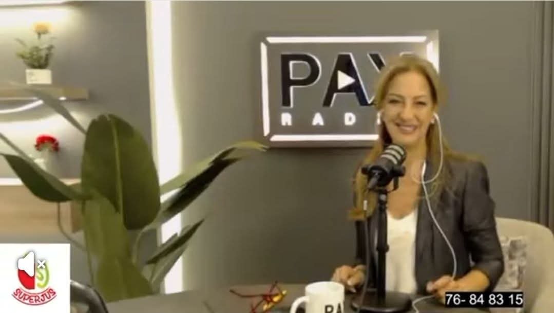 دوللي البستاني… ملكة بكل المواضيع، مثقفة تُجيد اللغة كما تُجيد العطاء، مخارج حروفها مدرسة، وكلماتها جسر بين الناس.